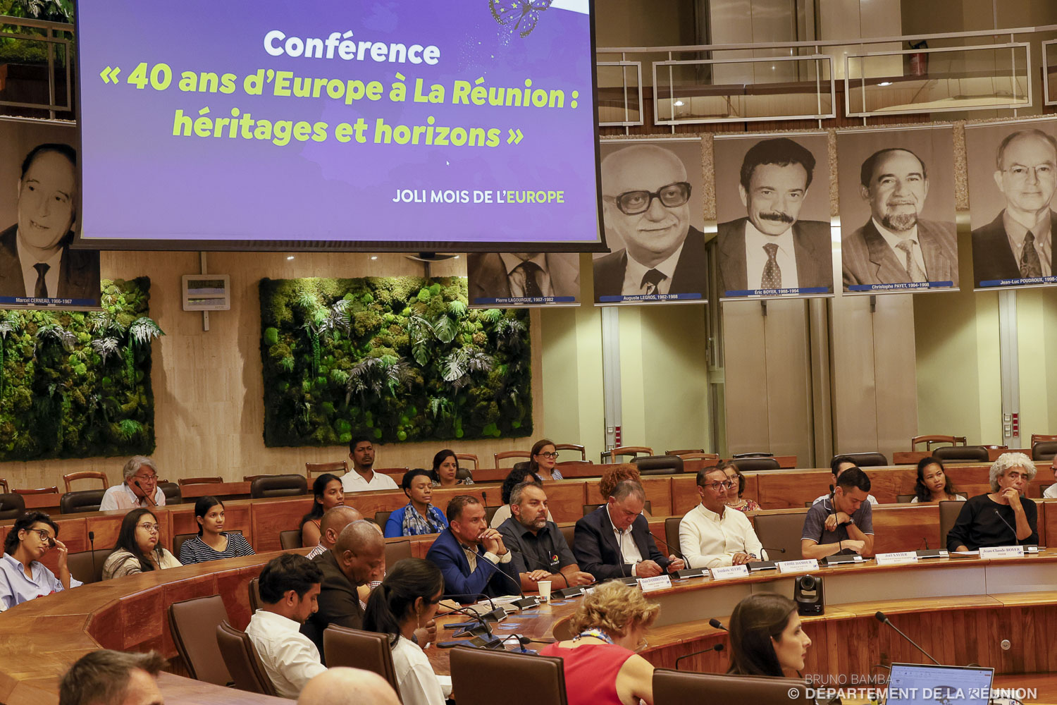 Conférence au palais diapo 1