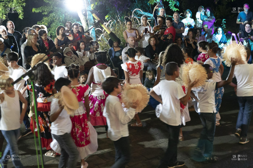 Nout liberté - spectacle de danse des classes de CM1 & CM2 de l’école primaire catholique Notre Dame des Grâces à Saint-Gilles-les-Hauts sous la direction de l’artiste en résidence Jean-Pierre Joséphine