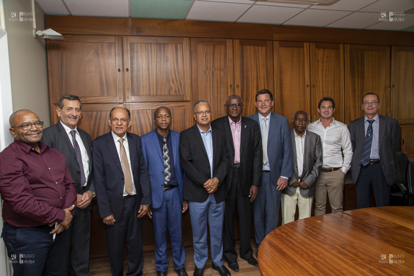La délégation des Comores et les représentants du Département de La Réunion