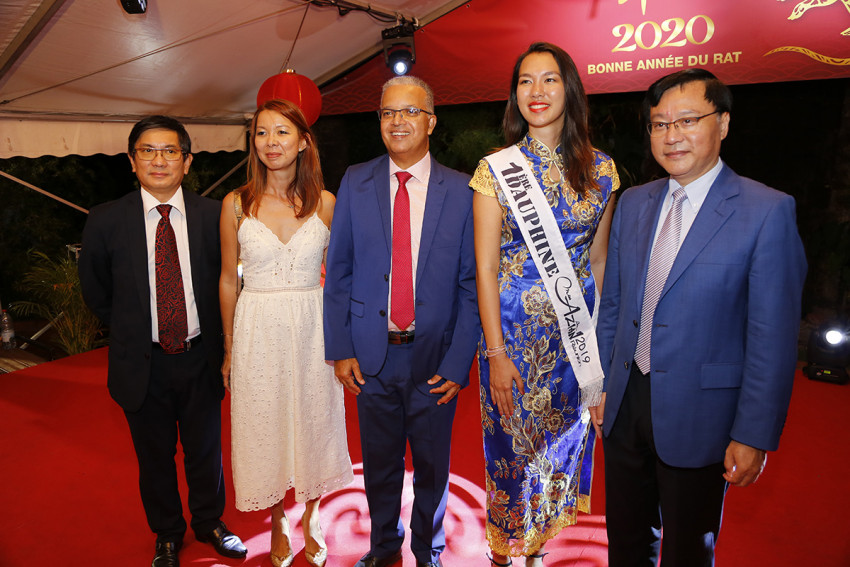 le Président du Département, le Président de la FAC, M. Daniel THIAW-WIN-KAI, le Consul Général de Chine, M. CHEN ZHIHONG, la 1ère dauphine Miss Azian Réunion