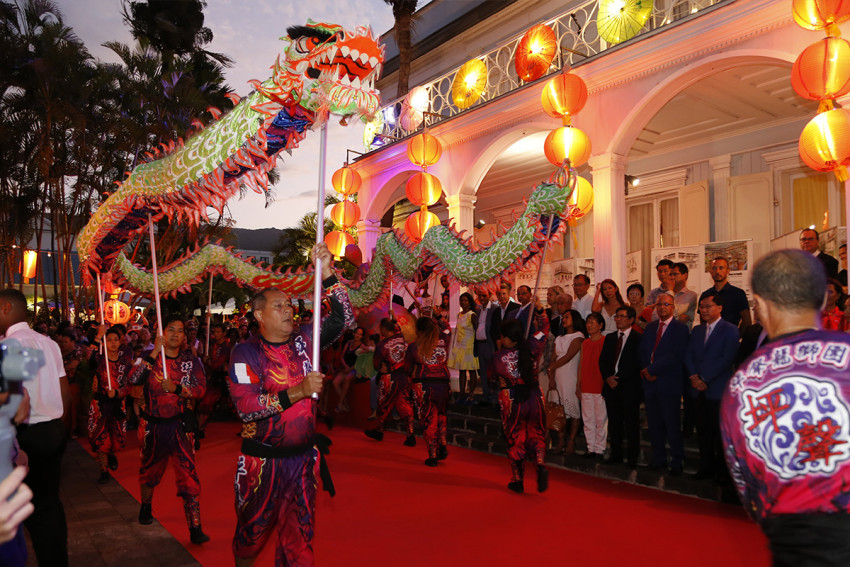 La traditionnelle Danse du Dragon par l'Association PING SHENG DRAGON ET LION
