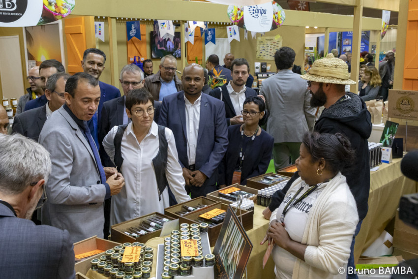Les élus de La Réunion accompagnent Annick Girardin Ministre des Outre-mer pour découvrir les produits péi