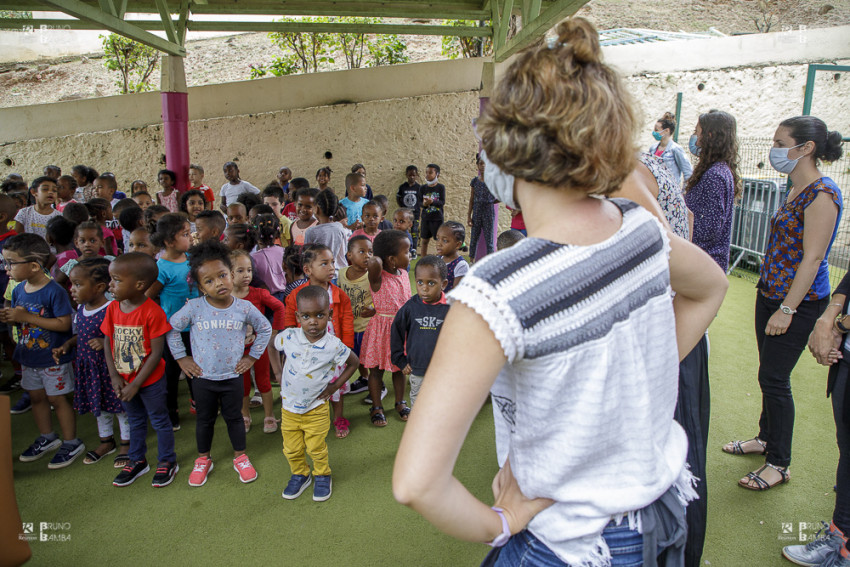 Accueil en musique par les enfants de l’école de la Chaumière à Saint Denis