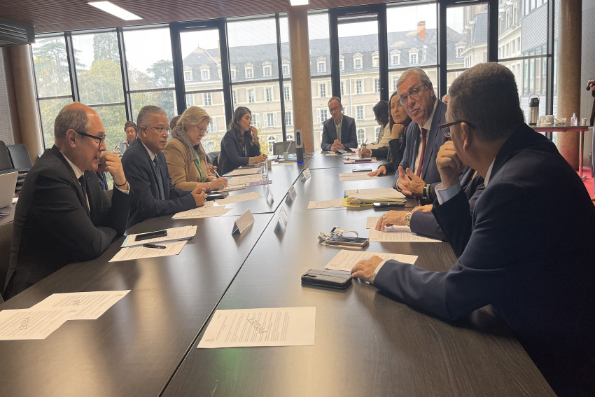 Florence Dabin, Présidente du Département du Maine-et-Loire, hôte du 93e congrès et l'ancien ministre François Sauvadet, de la Côte-d’Or qui préside Départements de France ont participé à la Commission Outre-mer pilotée par Cyrille Melchior.