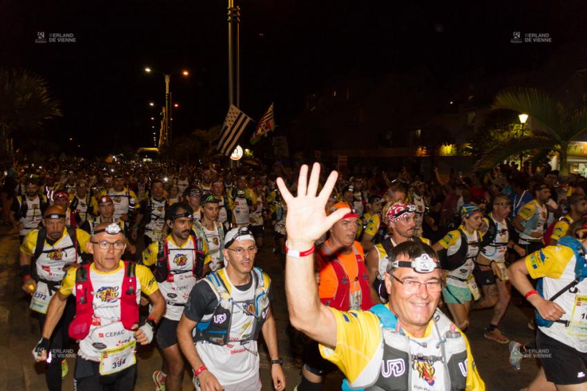 les coureurs du grand raid au départ