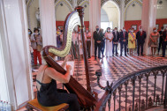 Solo de harpe dans la chapelle pointue