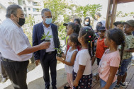 Visite de l’association Alizée du Cap en présence des enfants de l’école Edith Piaf – Remise des plantes aux enfants